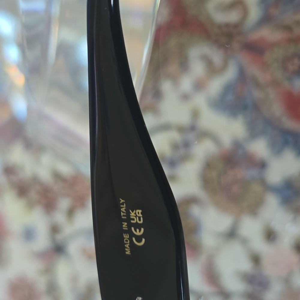 Elegant Black CHANEL Sunglasses with Gold Accents - Picture 4 of 5